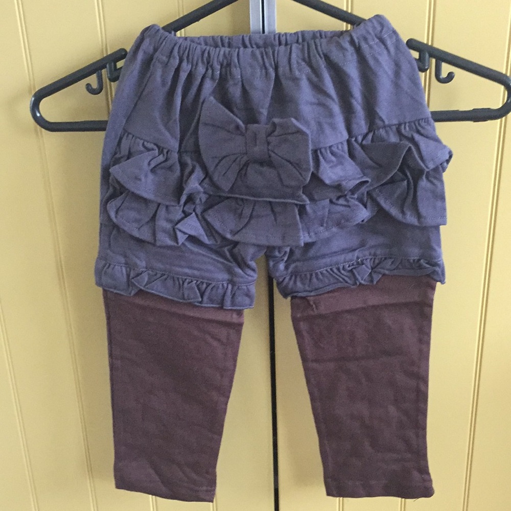 Toddler 2-3y Ruffled grey bottoms with brown legging pants.